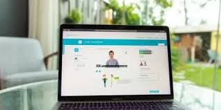 Cliënt werkt thuis aan online therapie via Therapieland